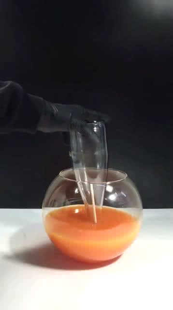 自动吸入液体瓶子的工作原理 从负压到虹吸效应